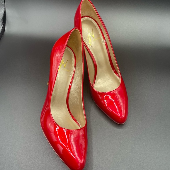REDUCED PRICE J Vincent Red Patent Leather Dress Pump $5.95 Shipping - Picture 1 of 6